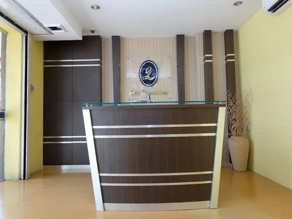 OYO 89352 Golden Terminal Lodge