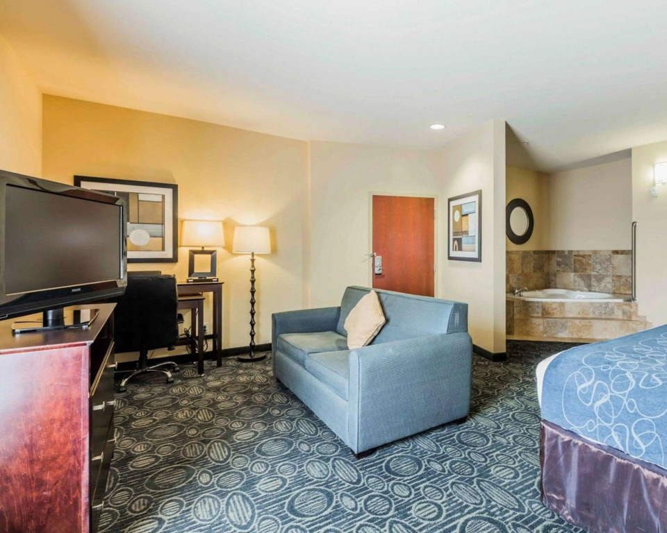 Comfort Suites Pell City near Logan Martin Lake