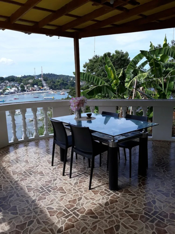 Grace Hotel & Dive