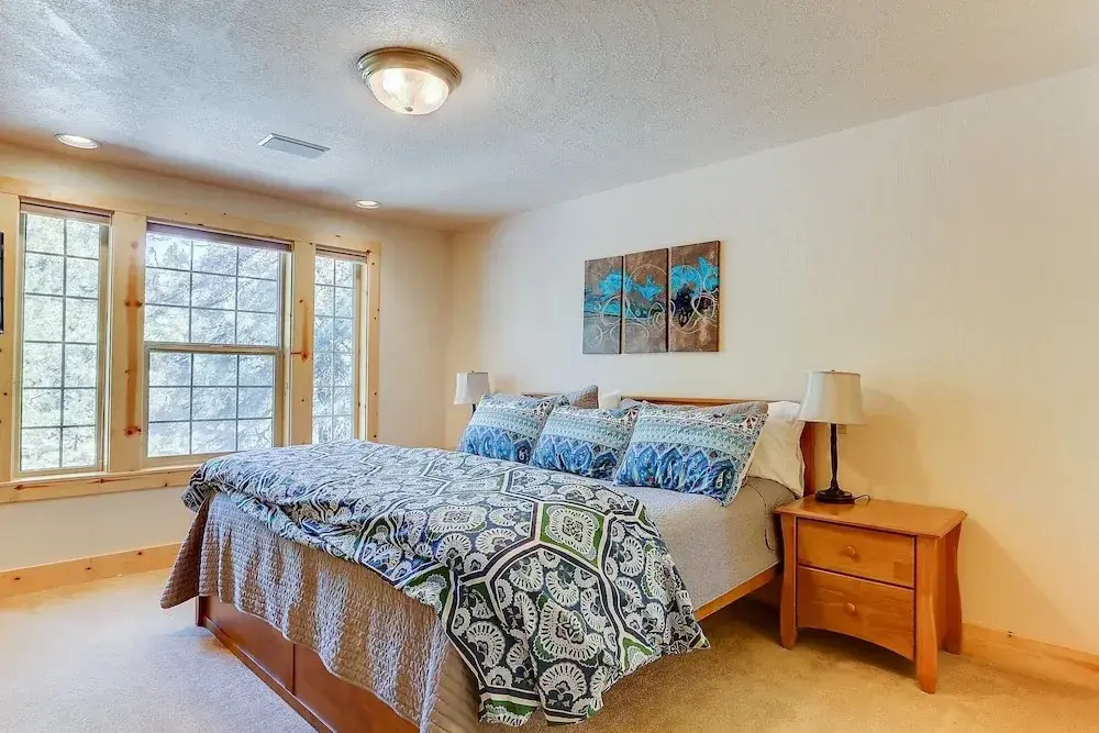 3 Mt Baker Peaceful Lodge Style Home with Private Hot Tub and BBQ on the Patio by RedAwning