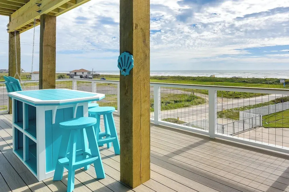 Steps to Beach: Vibrant House in Galveston!