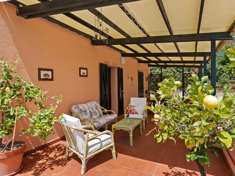 Delightful Villa in Varano with Fireplace