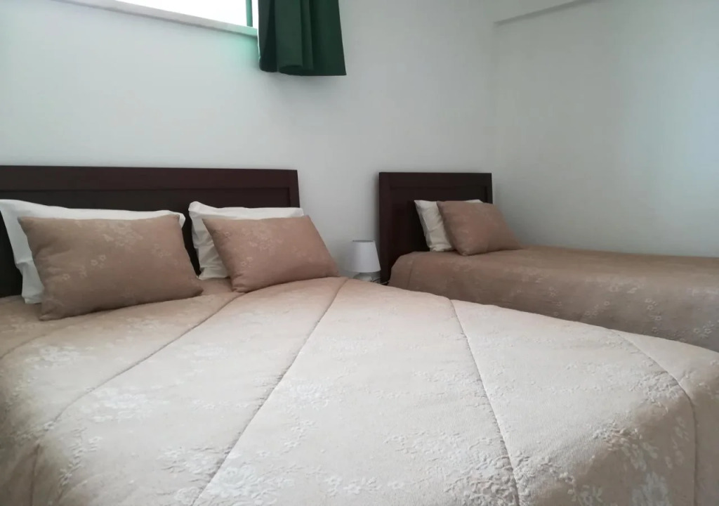 Vinas Place