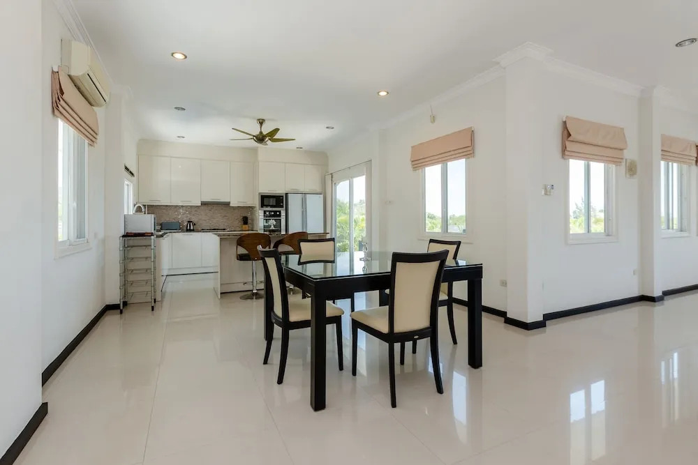 3 Bedroom Pool Villa With Amazing Views TH2