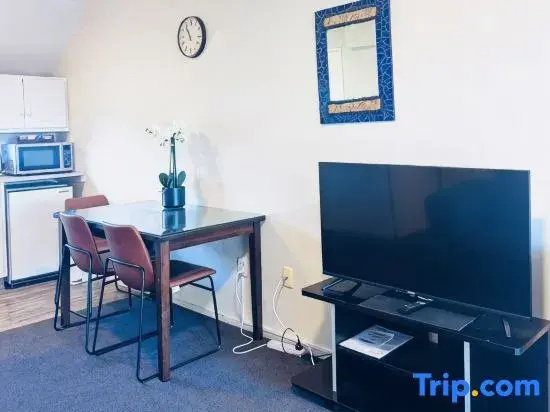 Merivale Court One Bedroom Apartment-Unit7