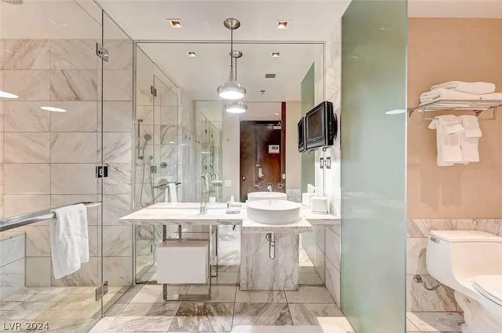 Amazing Modern Strip Views Palms Studio 21306