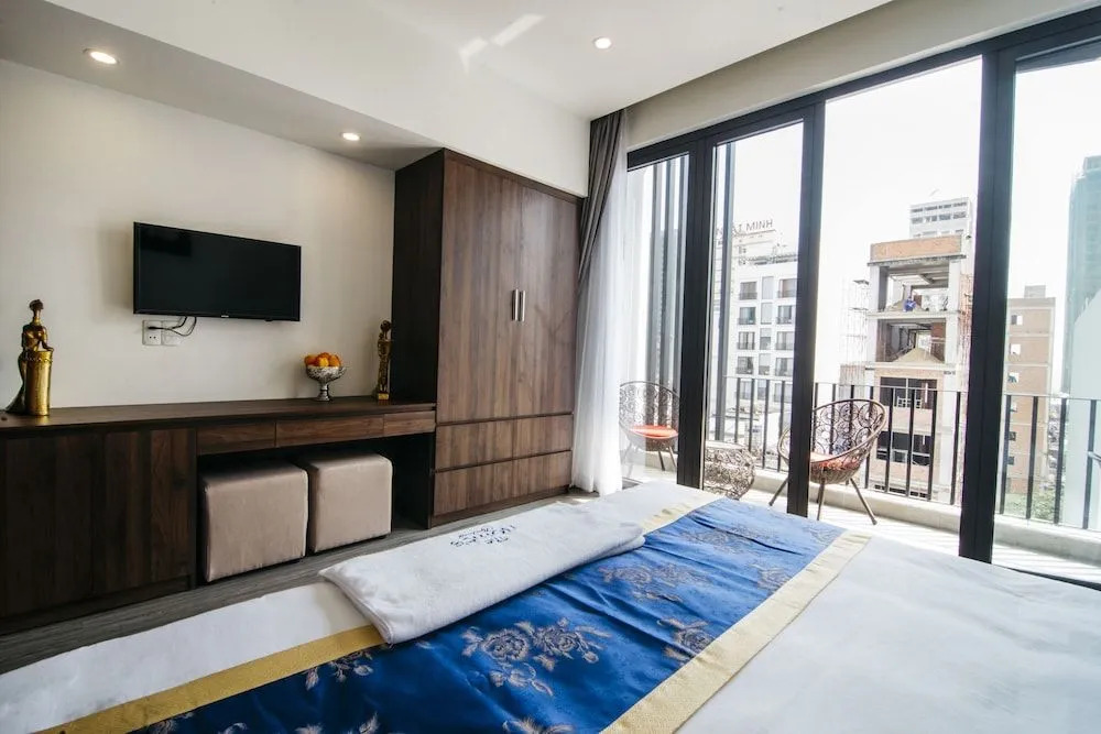 Royal Lion Hotel and Apartment