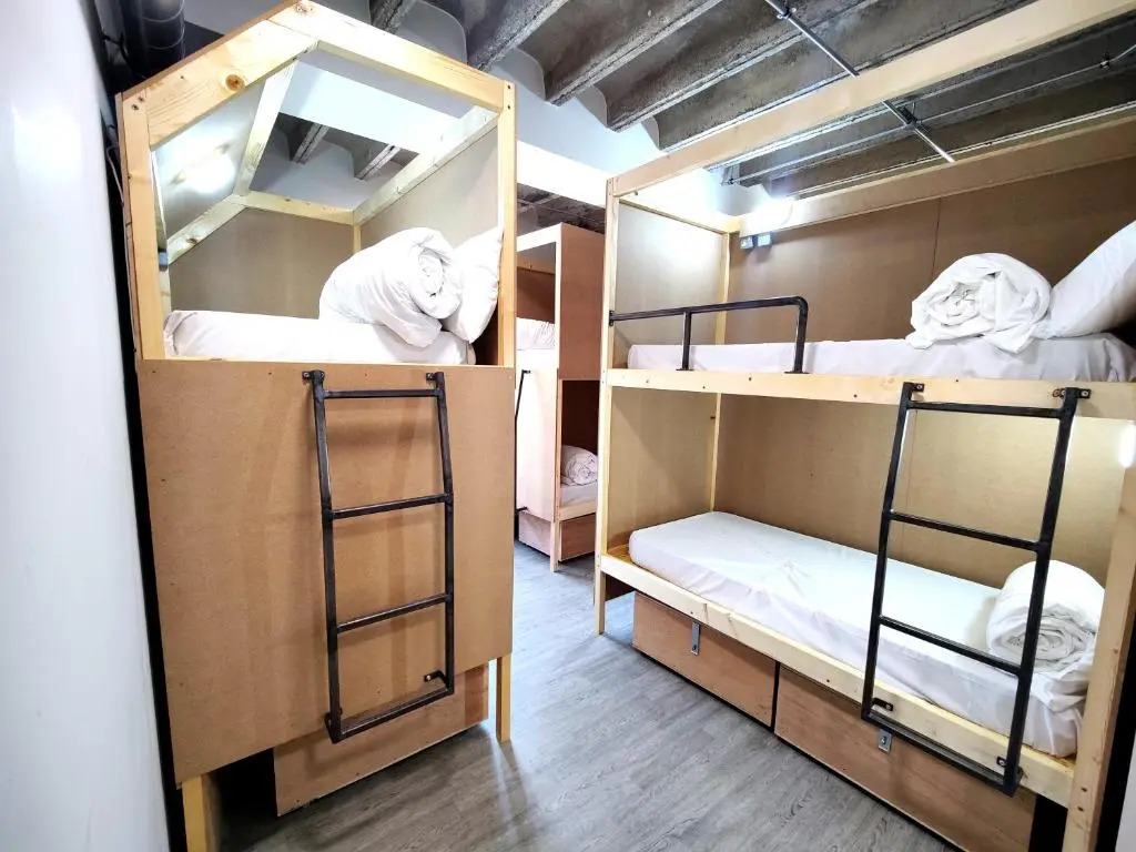 Cwtsh Hostel Central Swansea, Social & Modern, Near Train Station