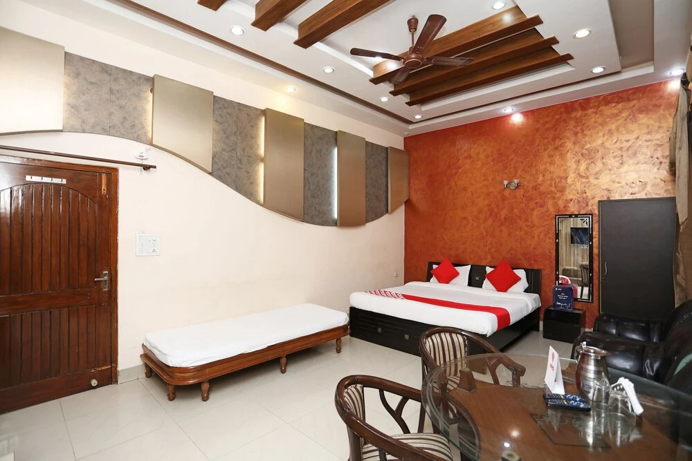 OYO 1379 Hotel HKJ International