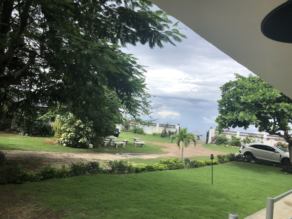Airport Beach Hotel