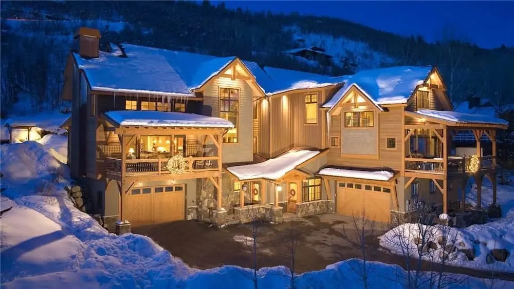 Brown Bear Chalet 4 BedroomHoliday home By Moving Mountains