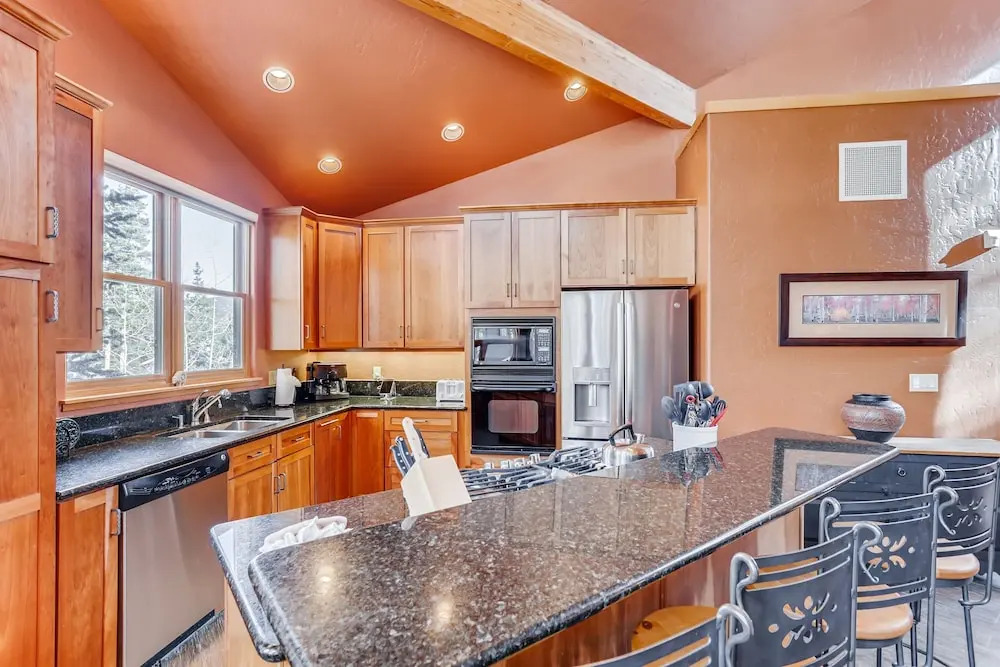 New Listing! Modern Ski Lodge W/ Hot Tub 4 Bedroom Home