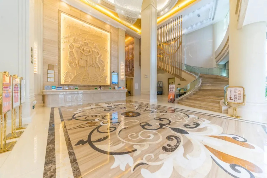 Vienna Hotel (Foshan jiujiang xinji plaza store)
