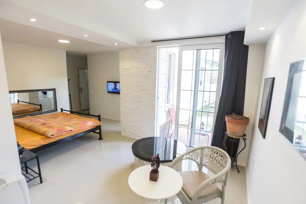 Aloha Apartments with pool
