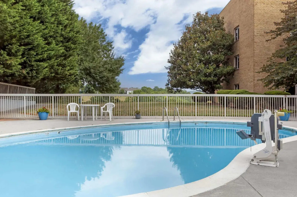 Comfort Suites Inn at Ridgewood Farm