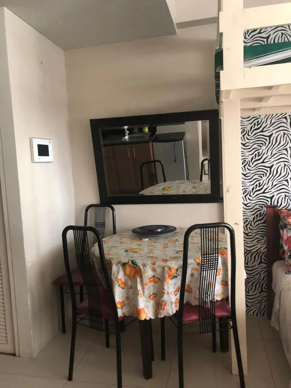 Favila Condotel unit in Palmtree Villas Newport City walking distance to Airport terminal 3 Accessable to Airport terminal 1 &2
