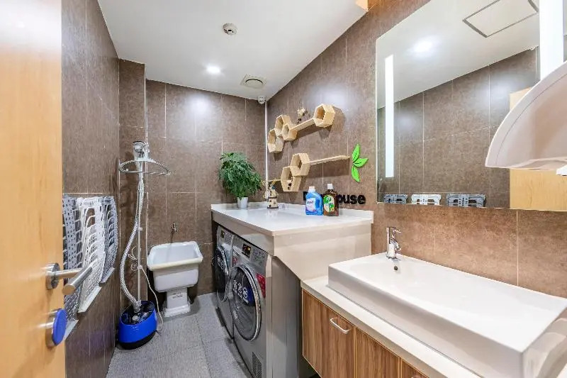 Atour Hotel Shanghai Jingan North XIzang Road Metro Station