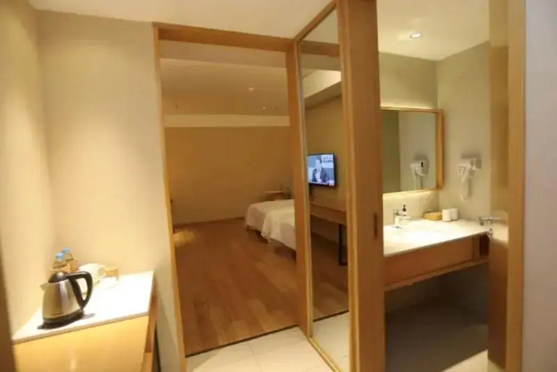 JI Hotel (Dunhuang Night Market Fusen Times Plaza)