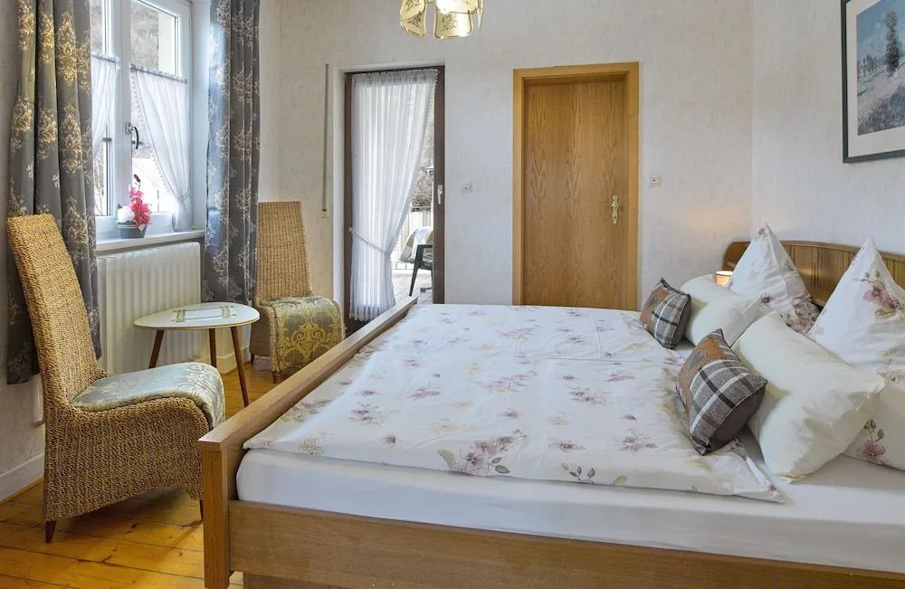 Pension "Haus am Walde" Brodenbach, Mosel