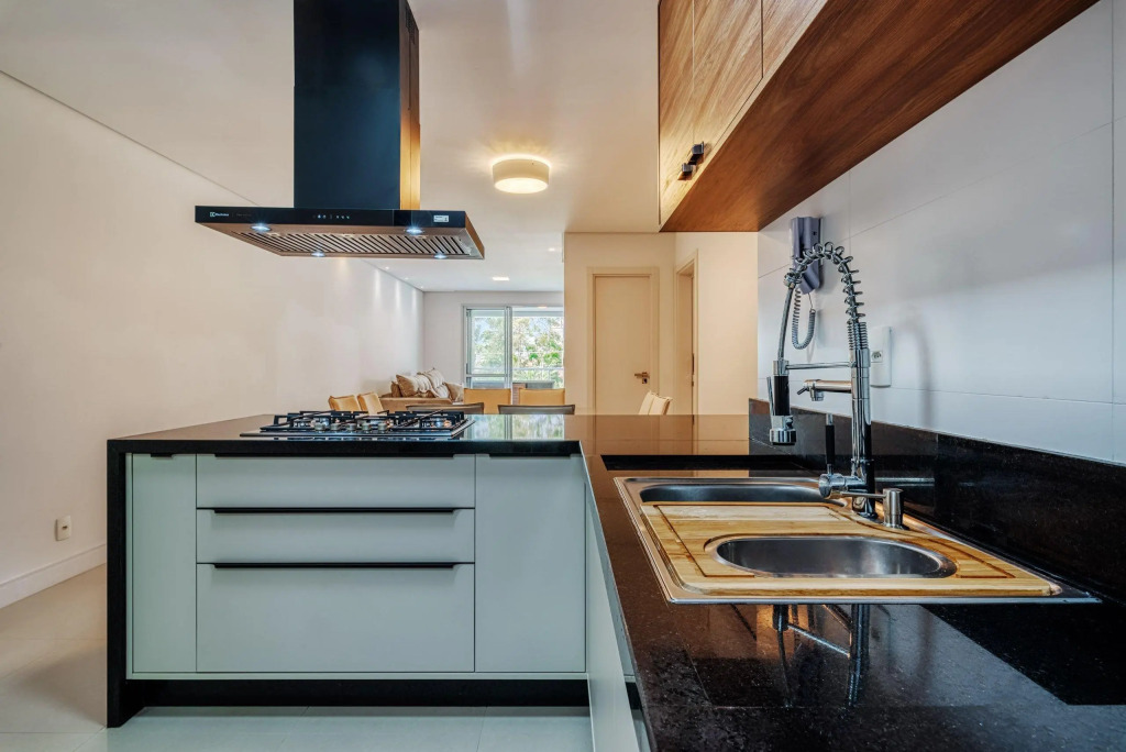 Apt Moderno com varanda a 150m do mar ABC0202