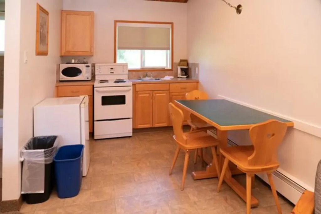 Rocky Mountain Ski Lodge