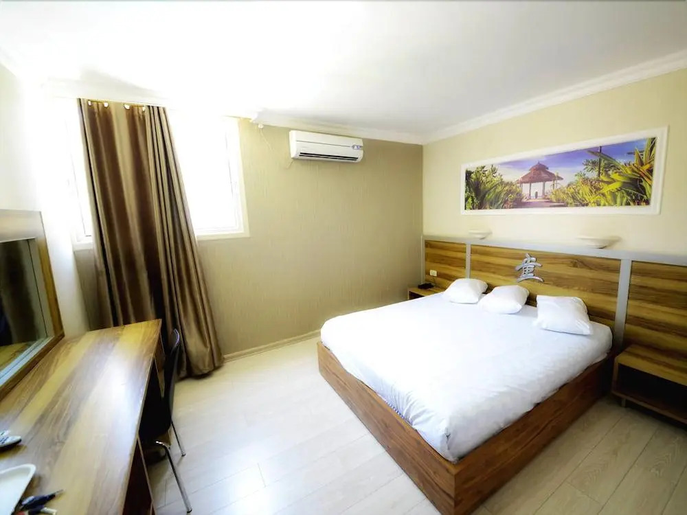 Be Center Hotel