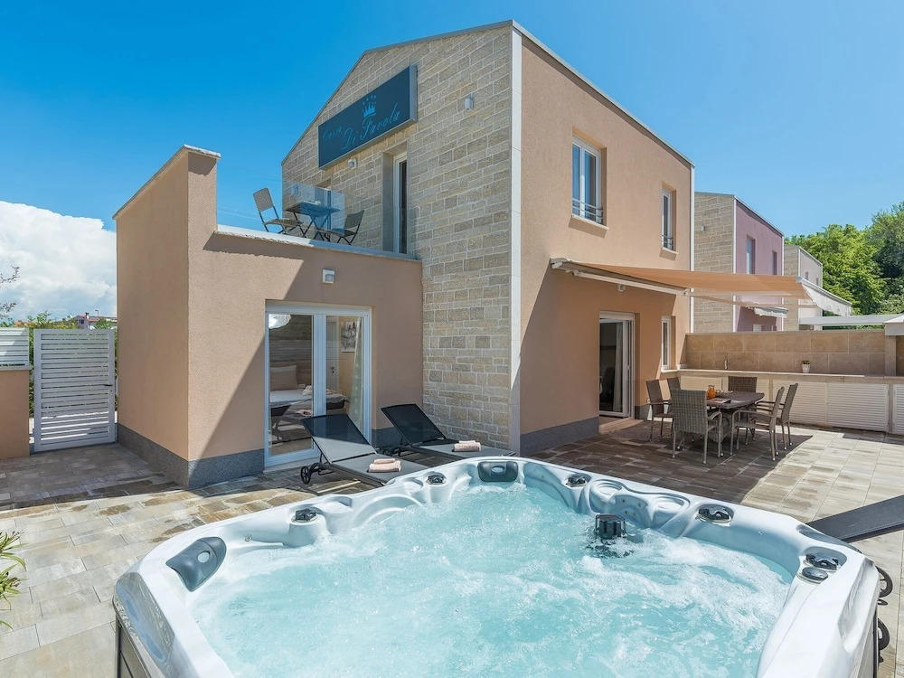 Modern Holiday House Favola In Funtana For 7 Persons Near The Beach
