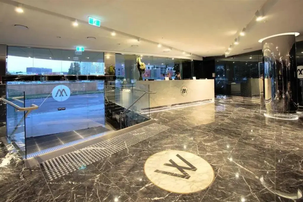 1 Bedroom Modern Apartment Near Crown and CBD