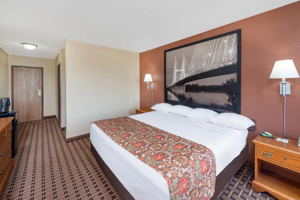 Super 8 by Wyndham Charleston Sikeston East MO