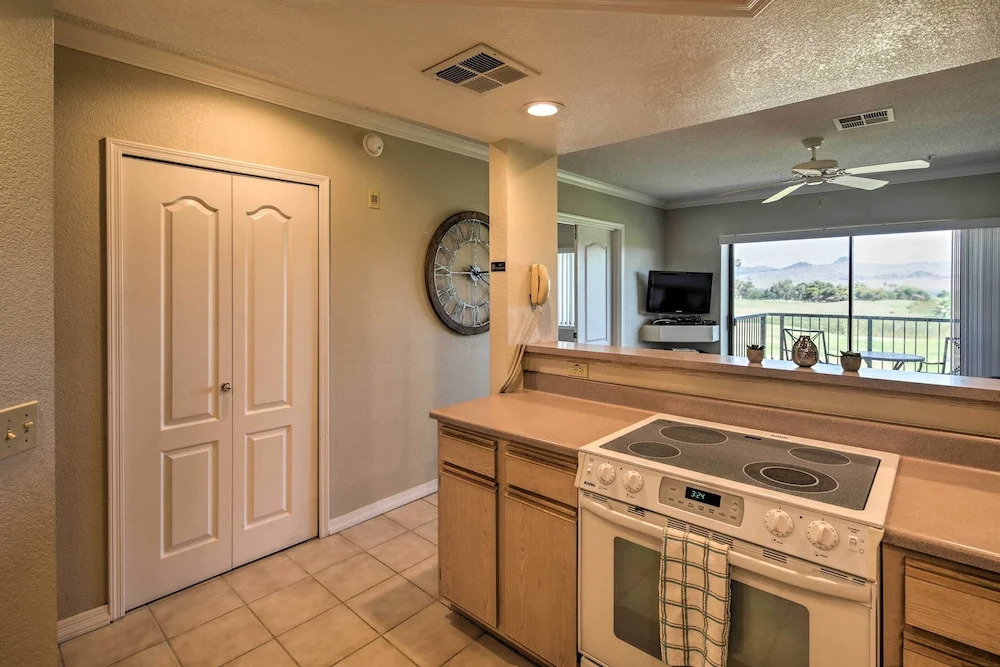 Lake Havasu Getaway w/ Golf Course & Lake Views!
