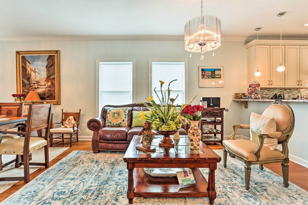 Stately Norfolk Home w/ Fenced Yard: Walk to Beach