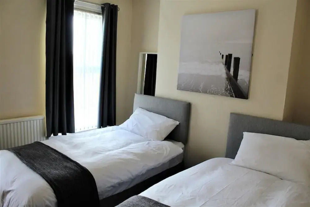 96 TENNENT St Guest House NEW