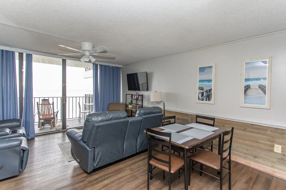 Royal Garden Resort 1114 2 Bedroom Condo by RedAwning