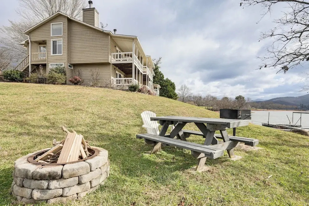 Fire Pit & Boat Dock: Lake Chatuge Townhome!