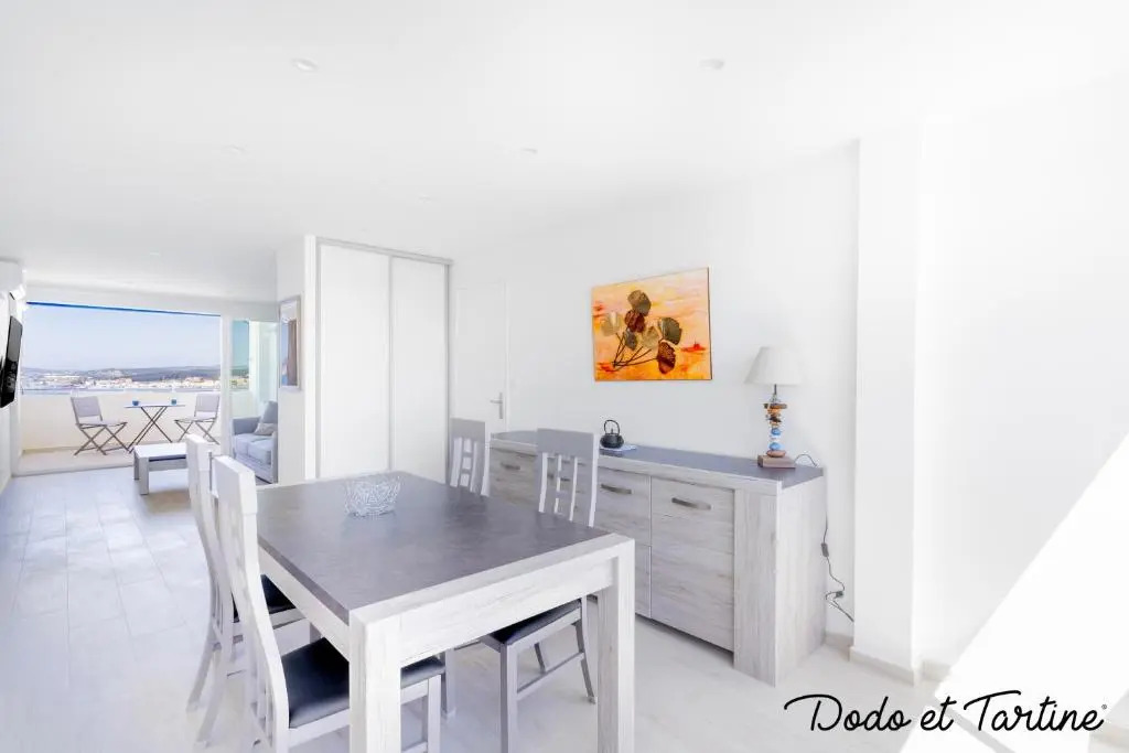 Sea view 3 bedroom with AC and parking - Dodo et Tartine