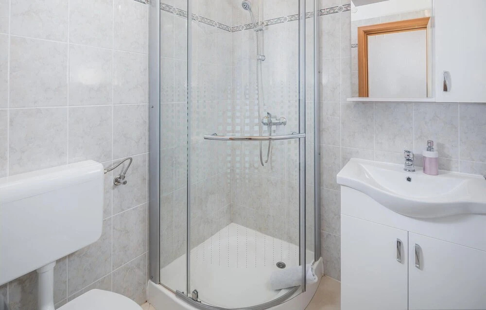 2 Bedroom Awesome Home In Rovinjsko Selo
