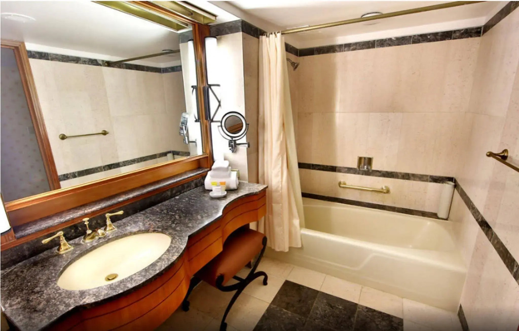 Chicago Lakeshore Hotel