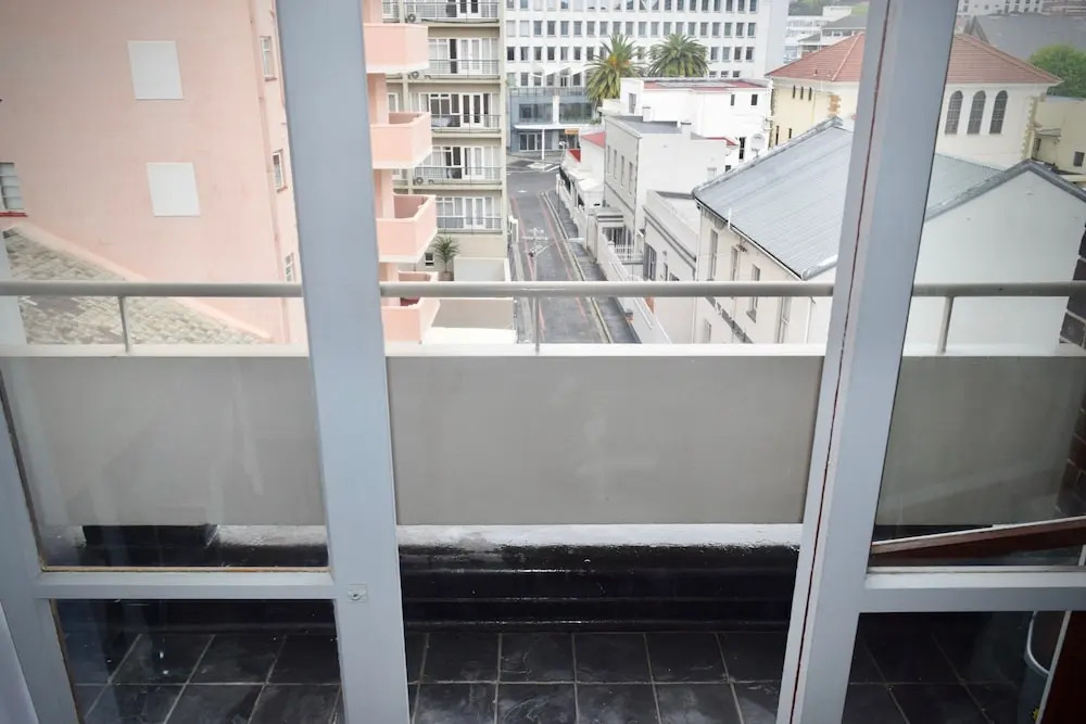 Studio Apartment With Balcony in Central Business District