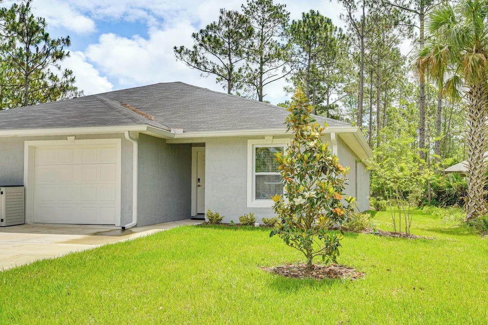 Palm Coast Duplex w/ Screened Patio, Near Beaches!