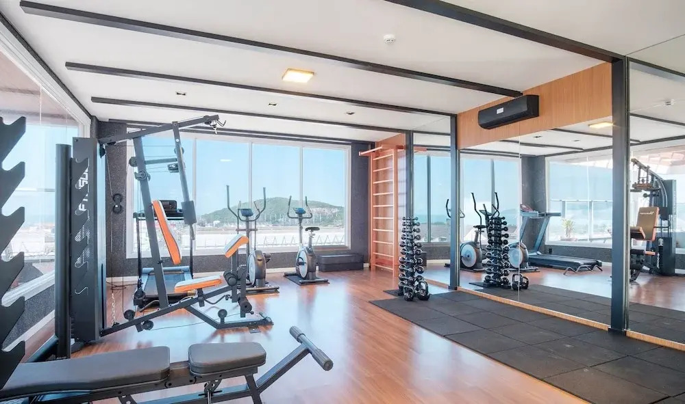 Studio in a Condo w/ Pool 550m From Beach Tor0407