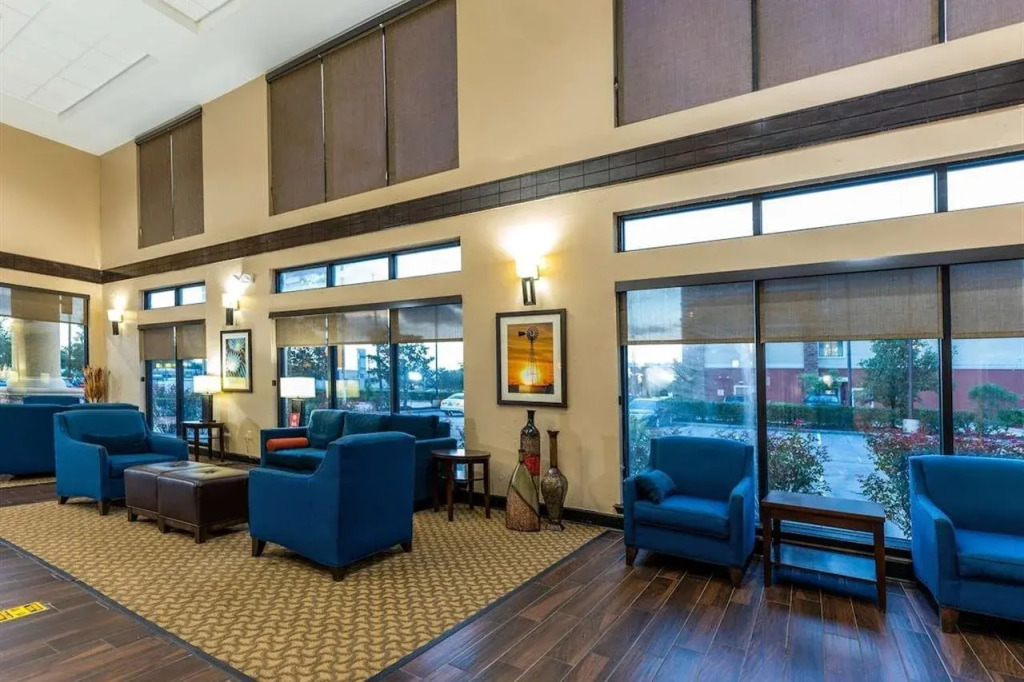 Comfort Suites Old Town Spring