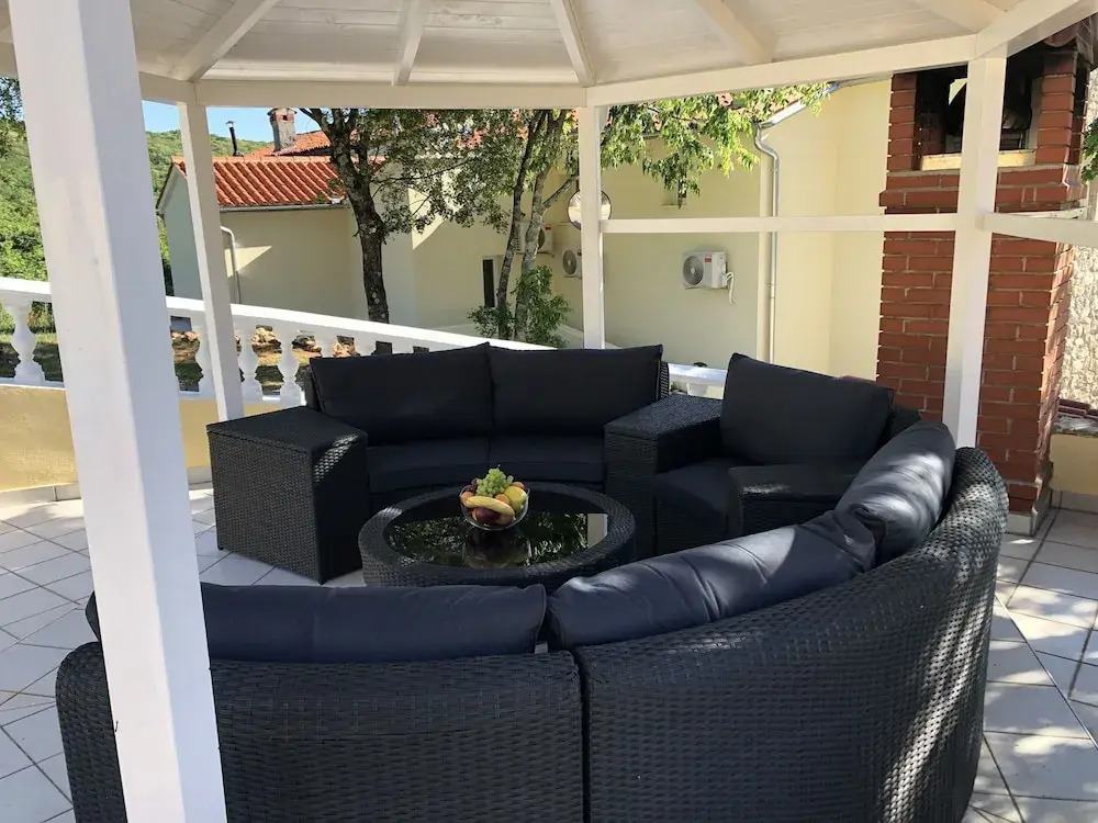 Villa in Ripenda Kras with Pool and Sauna
