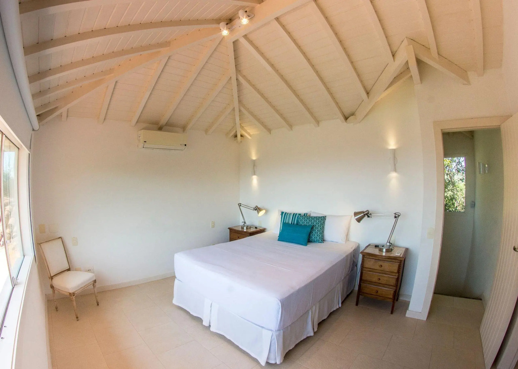 Exuberância & Acesso Direto à Praia da Tartaruga com Uma Vista Única Por Luxury Rentals