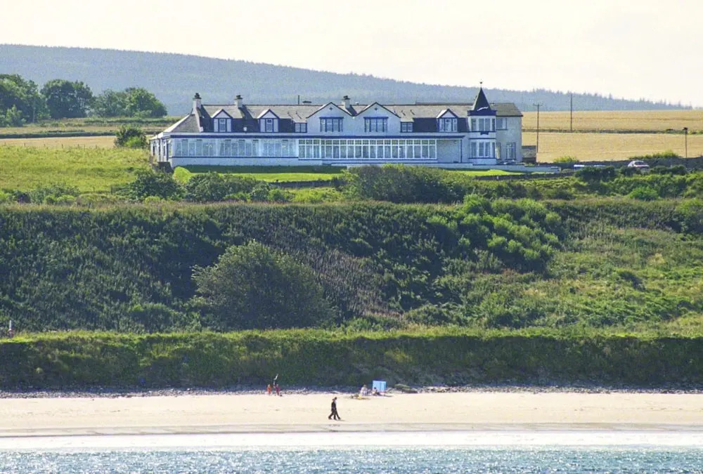 Cullen Bay Hotel
