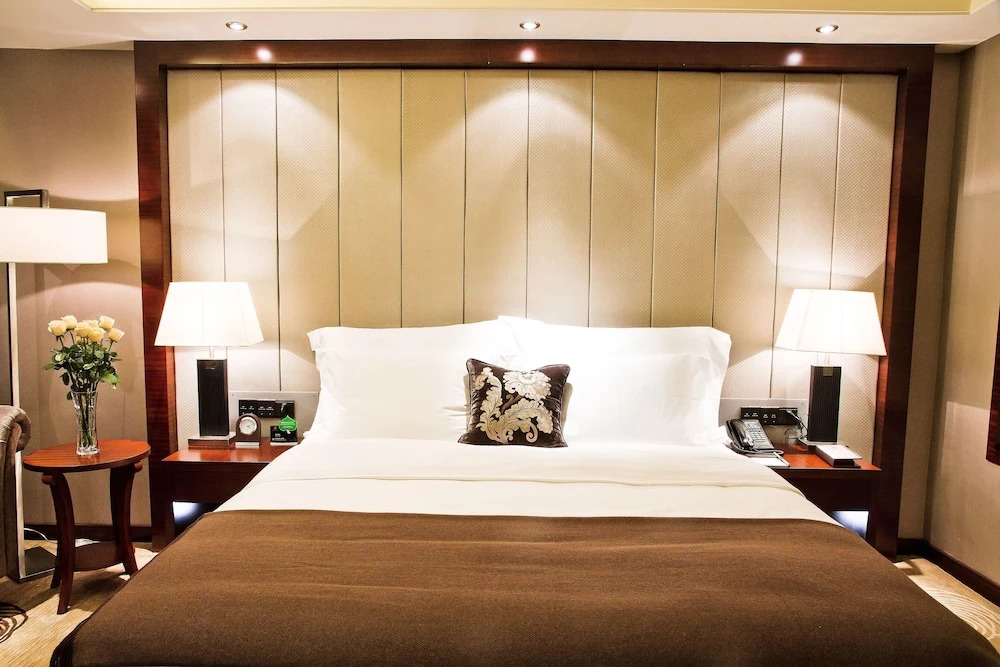 Shenzhen Fuqinglong Huatian Hotel
