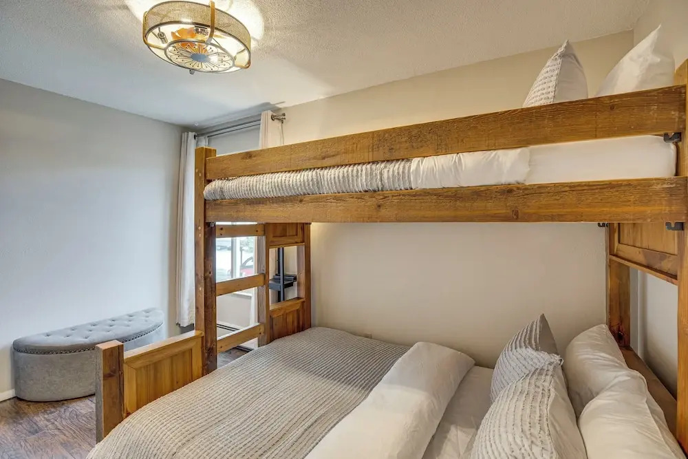 Grand Junction Condo: Balcony, Community Pool!