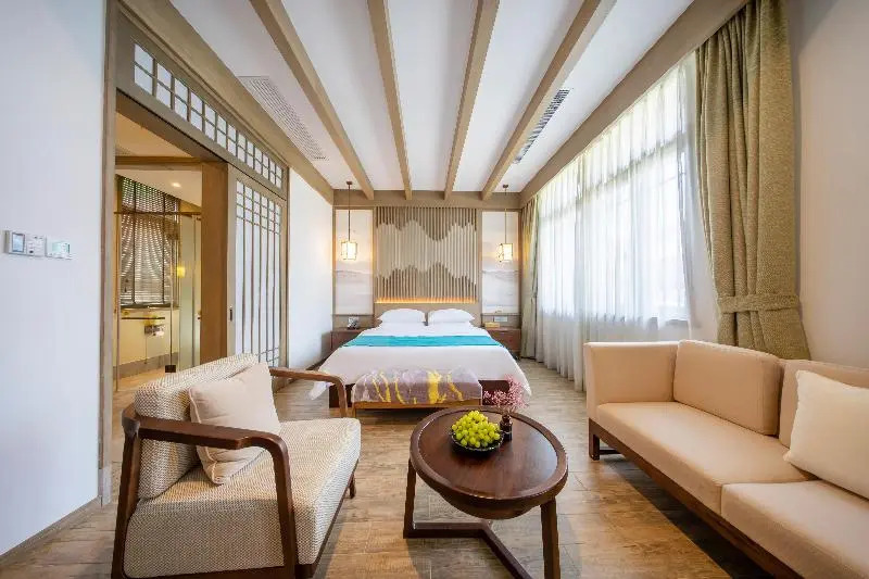 Blossom Hill Yuejingzhuang Hotel