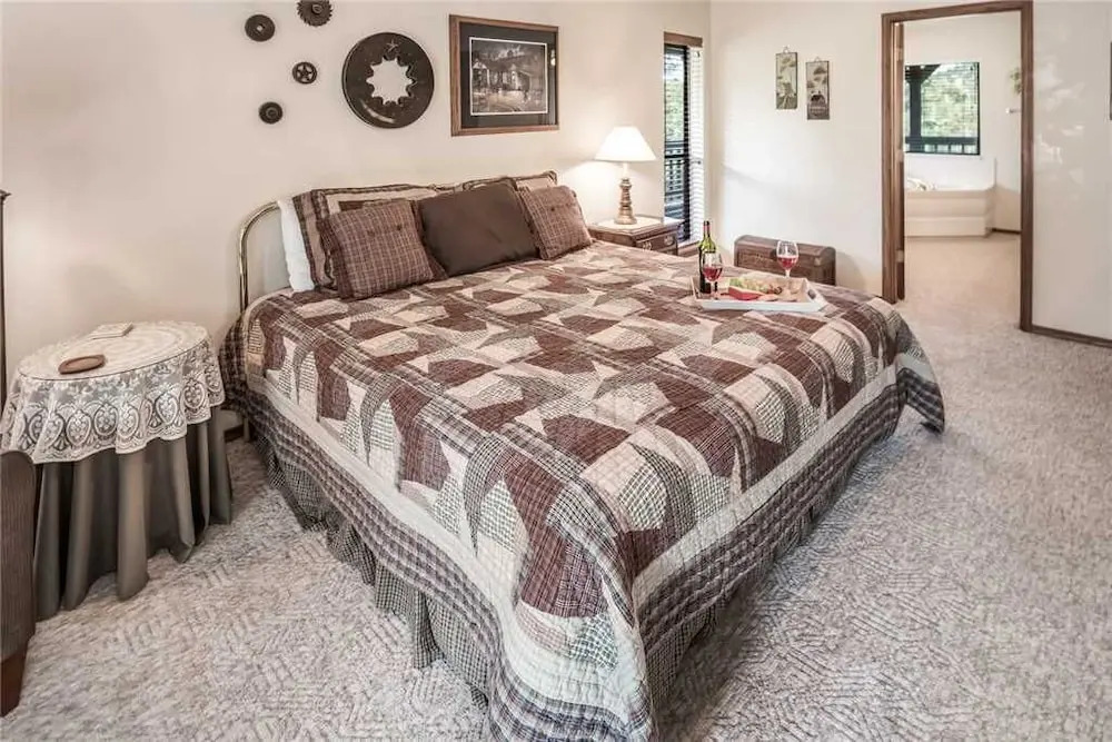 Amys Little Ponderosa - Three Bedroom Cabin
