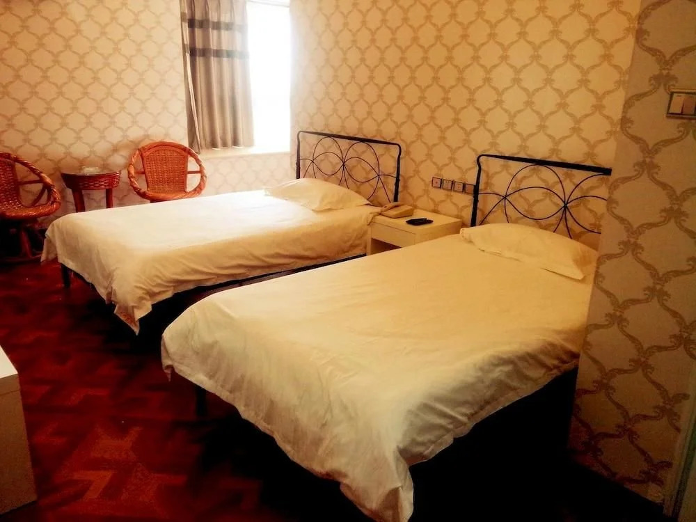 Longbai Business Hotel