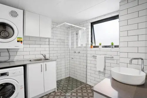 2/56 Lawson Street@Clarkes Beach